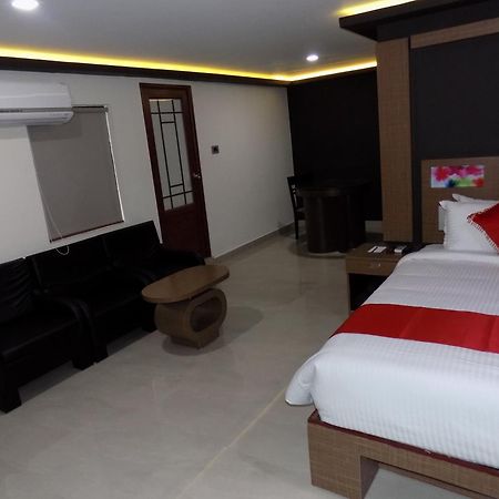 Hotel A J Park Alappuzha Екстериор снимка