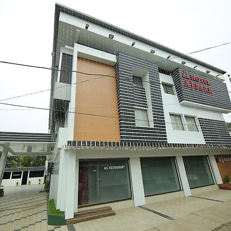 Hotel A J Park Alappuzha Екстериор снимка