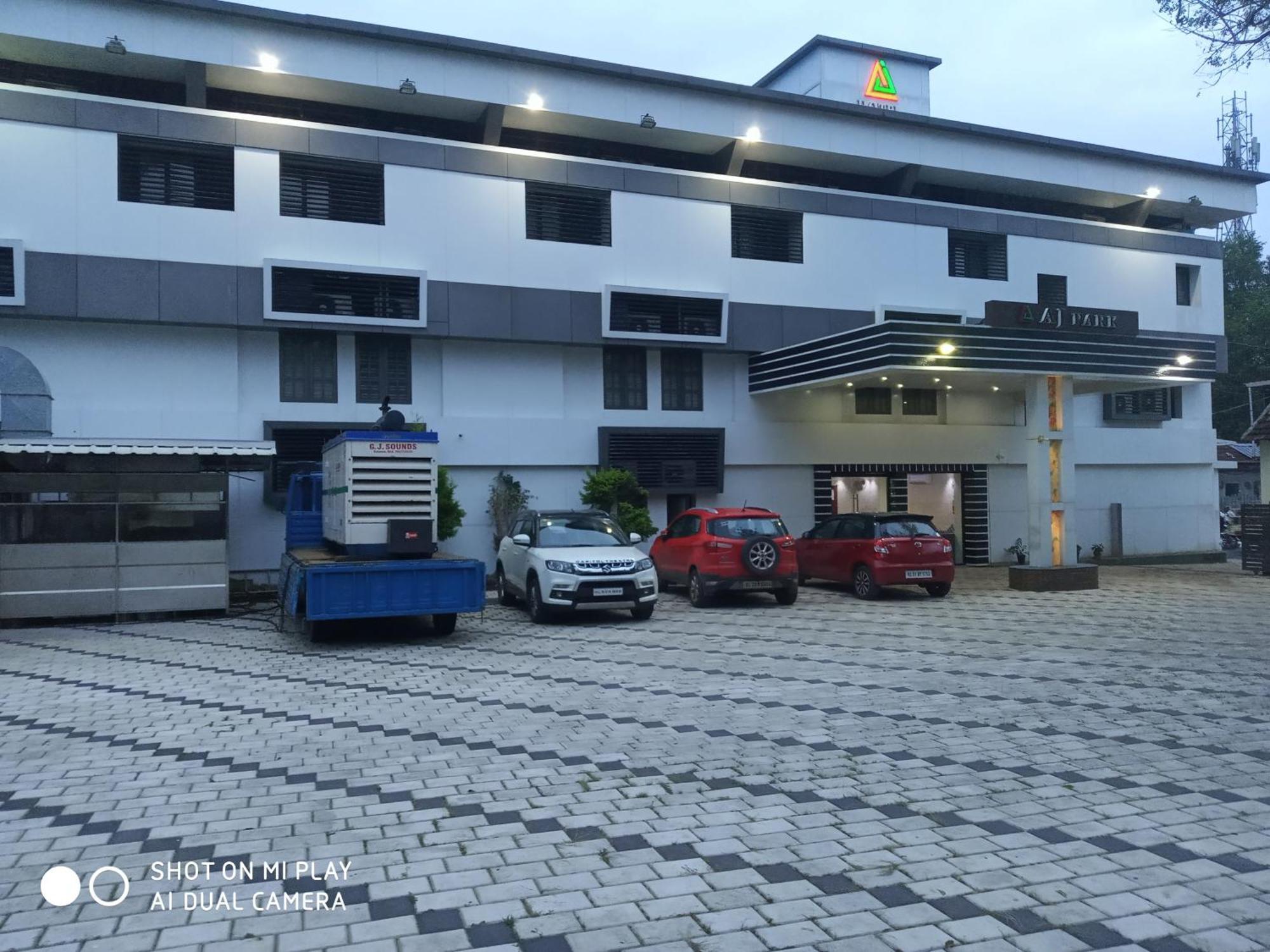 Hotel A J Park Alappuzha Екстериор снимка