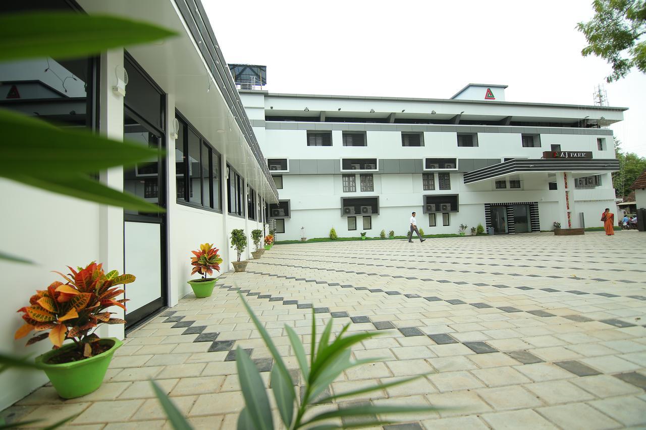 Hotel A J Park Alappuzha Екстериор снимка