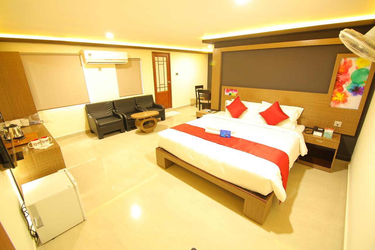 Hotel A J Park Alappuzha Екстериор снимка