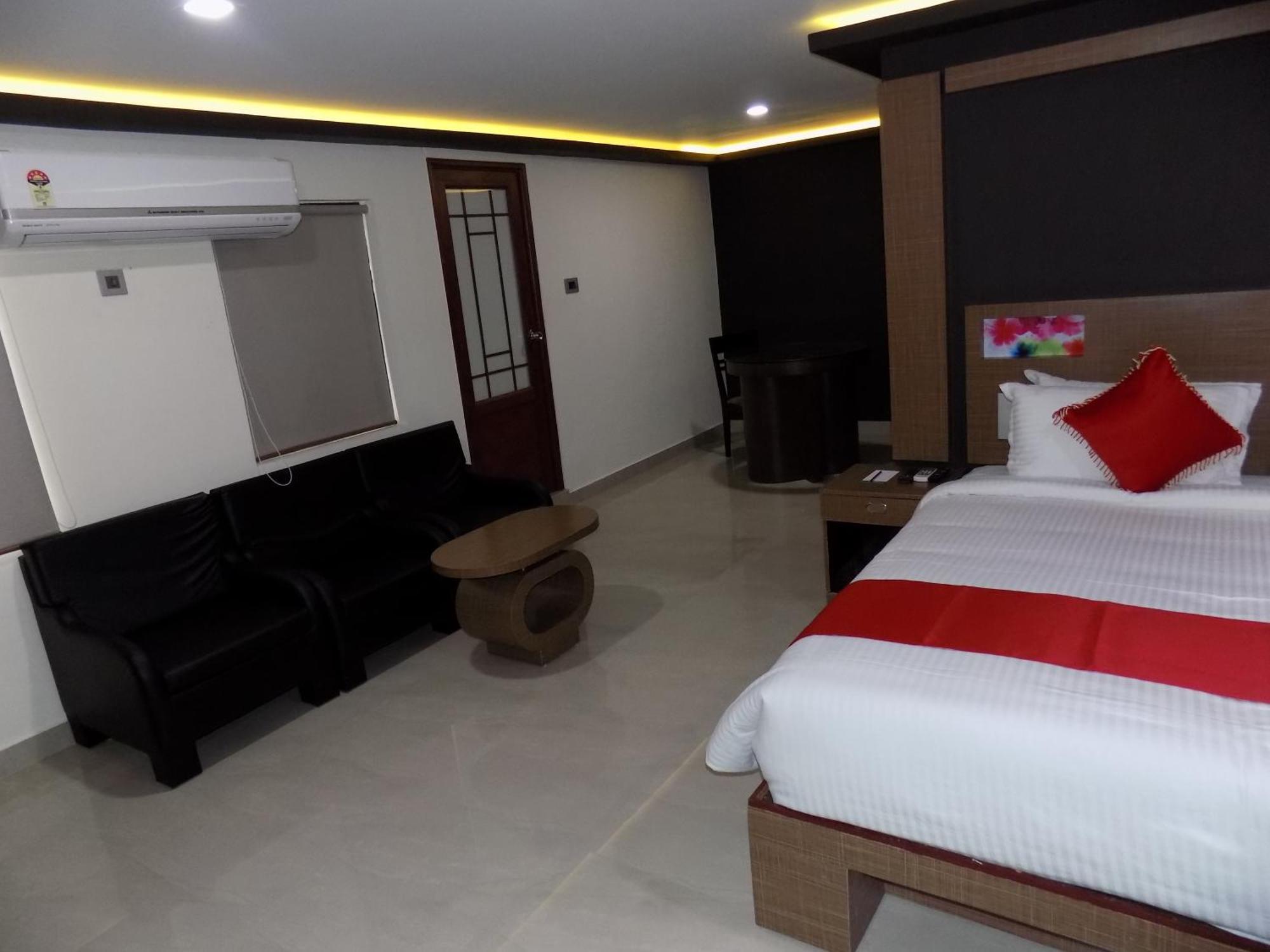 Hotel A J Park Alappuzha Екстериор снимка