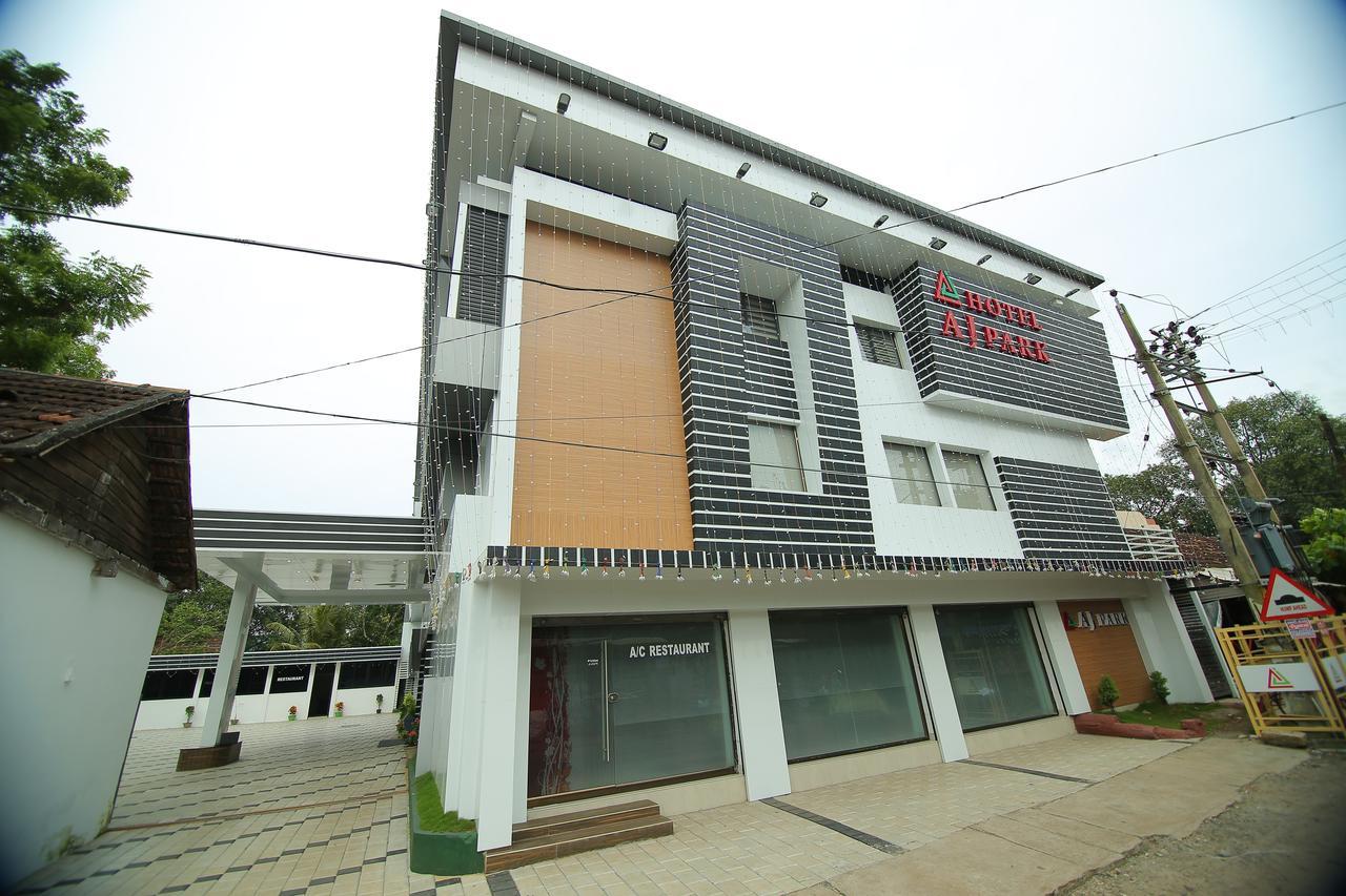 Hotel A J Park Alappuzha Екстериор снимка