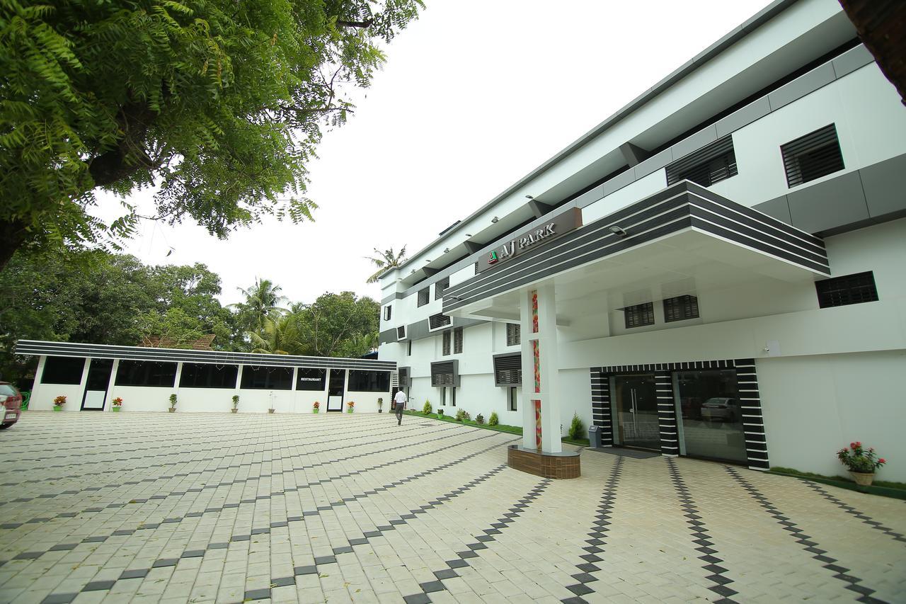Hotel A J Park Alappuzha Екстериор снимка