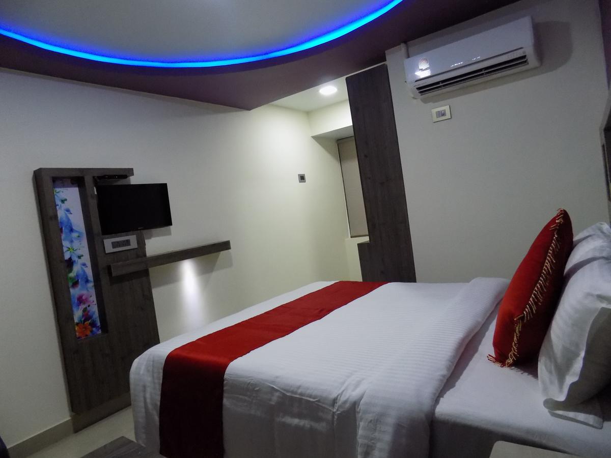 Hotel A J Park Alappuzha Екстериор снимка