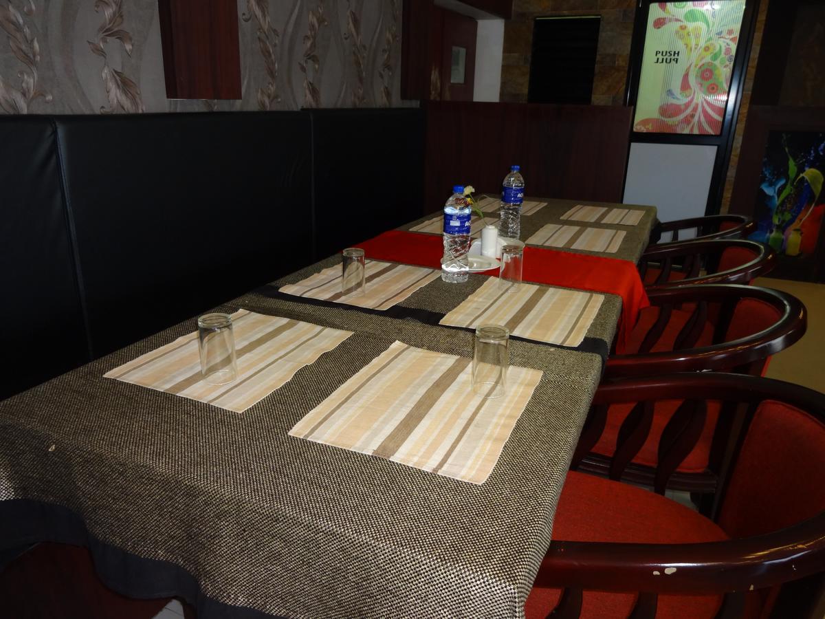 Hotel A J Park Alappuzha Екстериор снимка