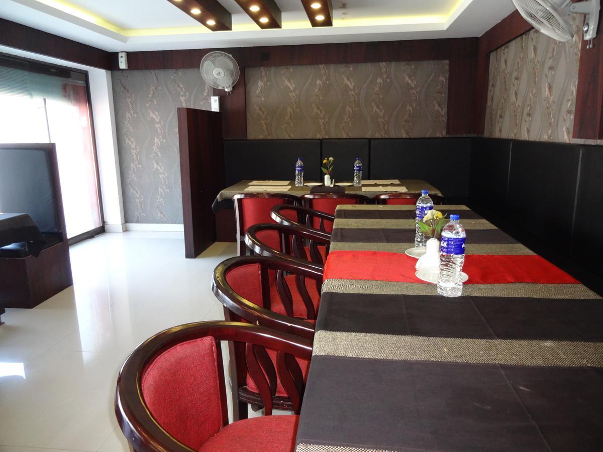 Hotel A J Park Alappuzha Екстериор снимка