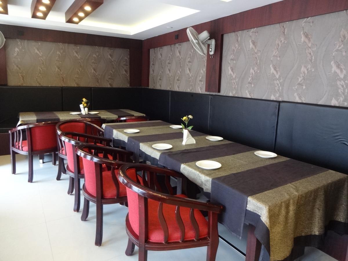 Hotel A J Park Alappuzha Екстериор снимка