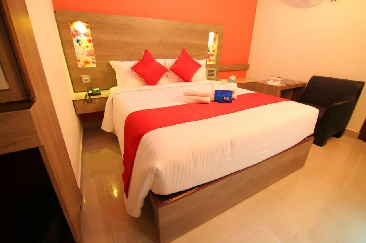 Hotel A J Park Alappuzha Екстериор снимка